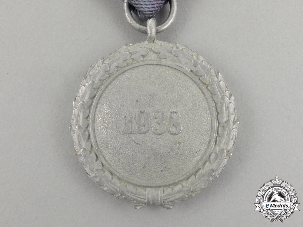an_air_raid_defence“_luftschutz”_medal;_second_class_light_version_j_624_1_1