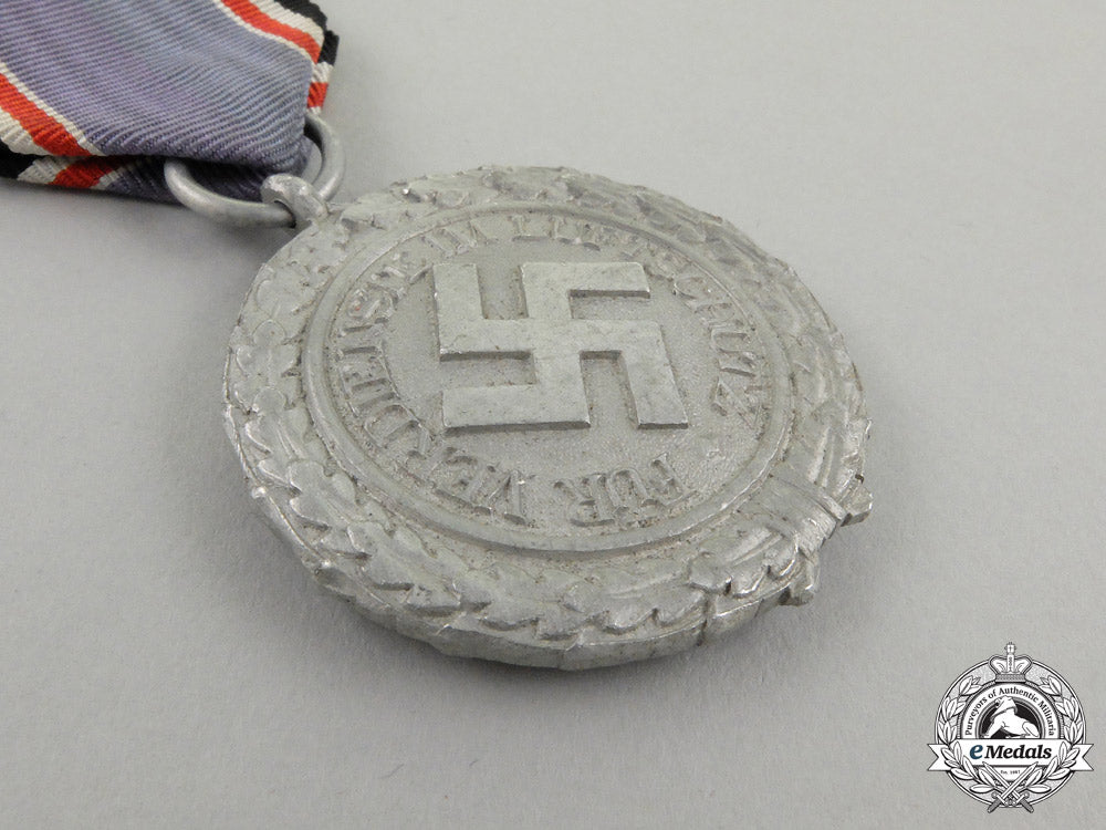 an_air_raid_defence“_luftschutz”_medal;_second_class_light_version_j_626_1_1