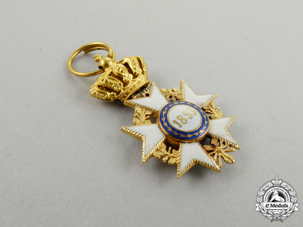 a_fine_miniature_tuscan_order_of_military_merit_in_gold_j_938_1_1