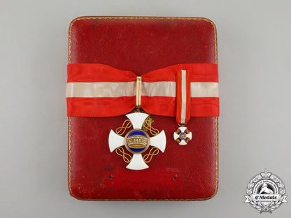 an_italian_order_of_the_crown:_commander's_cross_in_gold_j_975_1