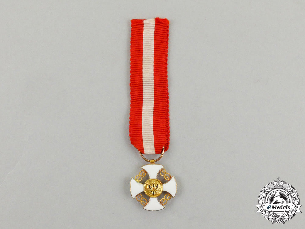an_italian_order_of_the_crown:_commander's_cross_in_gold_j_984_1