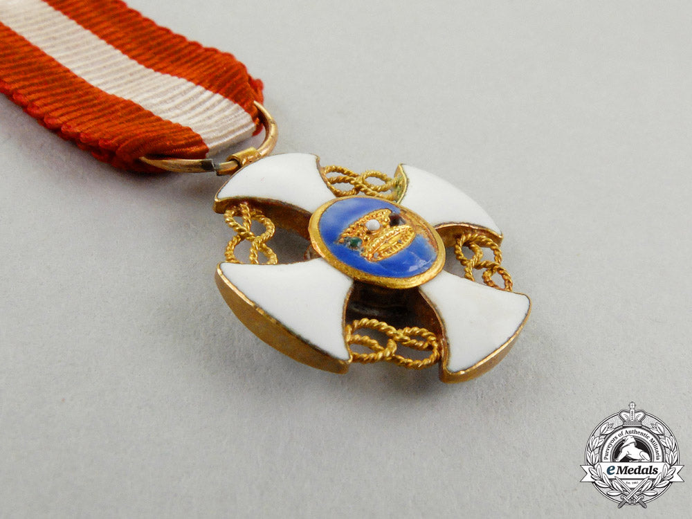 an_italian_order_of_the_crown:_commander's_cross_in_gold_j_985_1