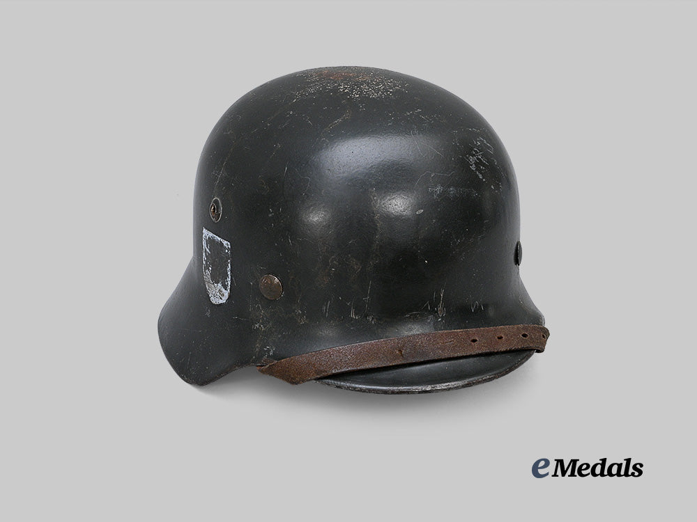 germany,_wehrmacht._an_m35_stahlhelm,_branch-_repurposed_and_owner-_attributed_example,_by_emaillierwerke_a._g._of_fulda_e_medals__g62839_3