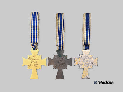 germany,_third_reich._a_lot_of_honour_crosses_of_the_german_mother,_all_grades_e_medals__g62801_4