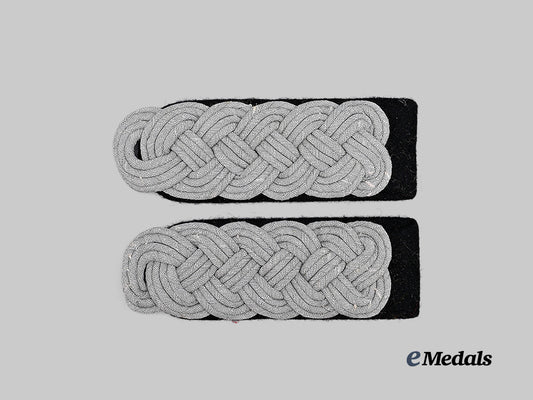 germany,_heer._a_set_of_combat_engineer_major_shoulder_boards_e_medals__g62873_2
