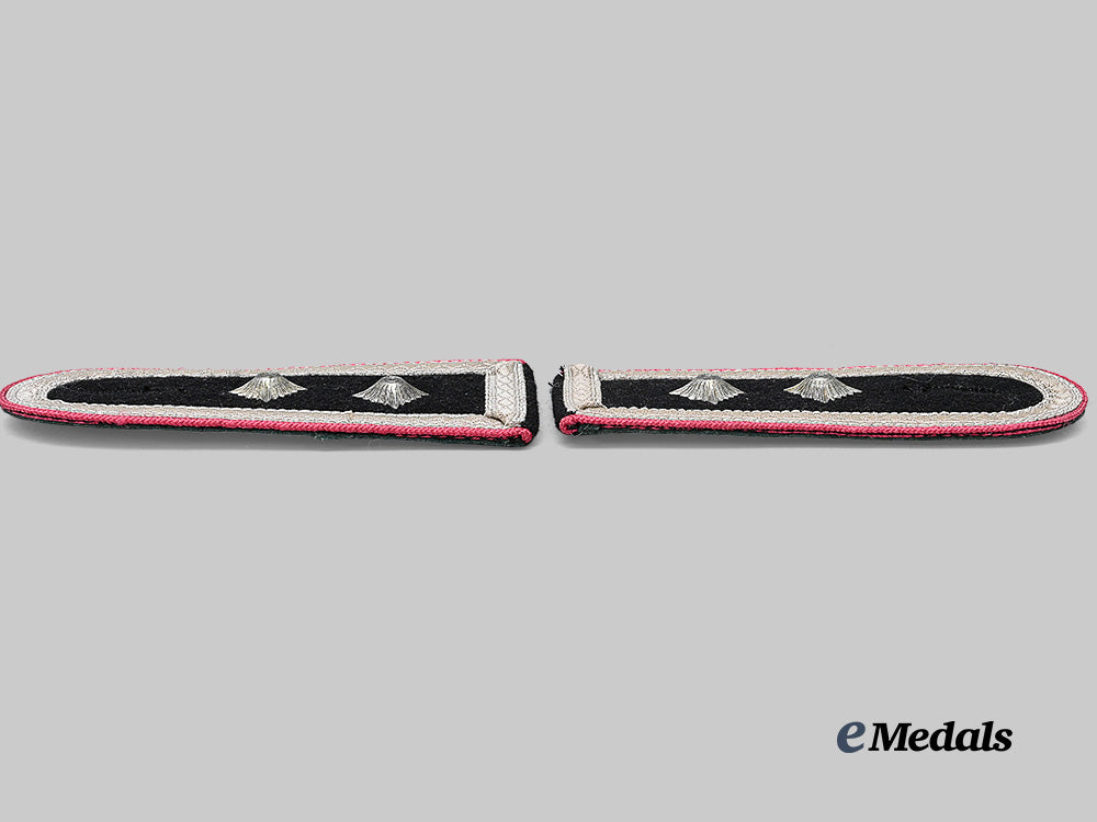 germany,_heer._a_set_of_panzer_troops_oberfeldwebel_shoulder_straps_e_medals__g62788_4