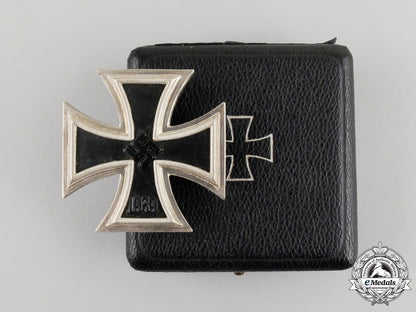a_mint_iron_cross1939_second_class_in_by_wilhelm_deumer_k_009_1