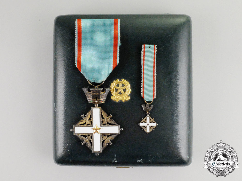 italy._an_order_of_merit_of_the_italian_republic,_knight,_fullsize_and_miniature,_in_case_k_023_2