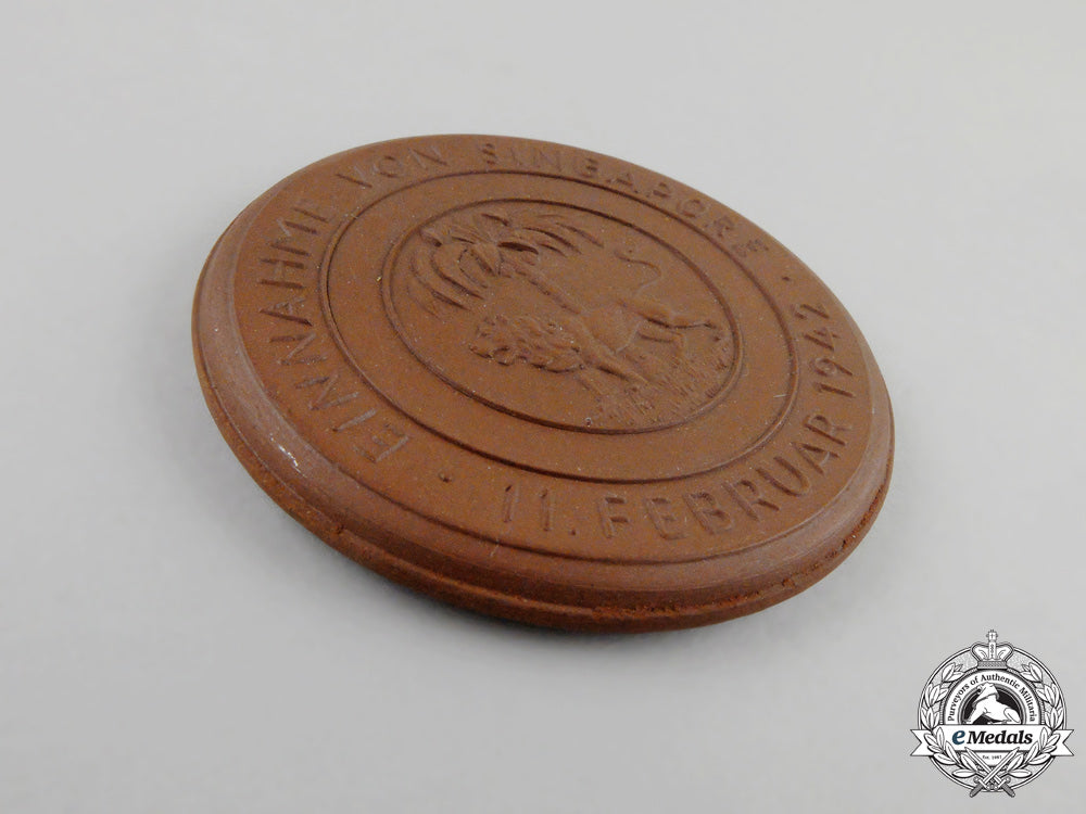 a1942“_seizure_of_singapore”_commemorative_table_medal_k_033_1
