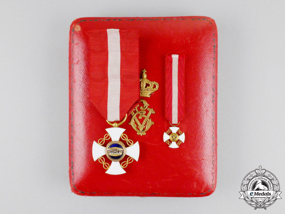 an_order_of_the_crown_of_italy_in_gold;_knight_with_miniature_k_285_2