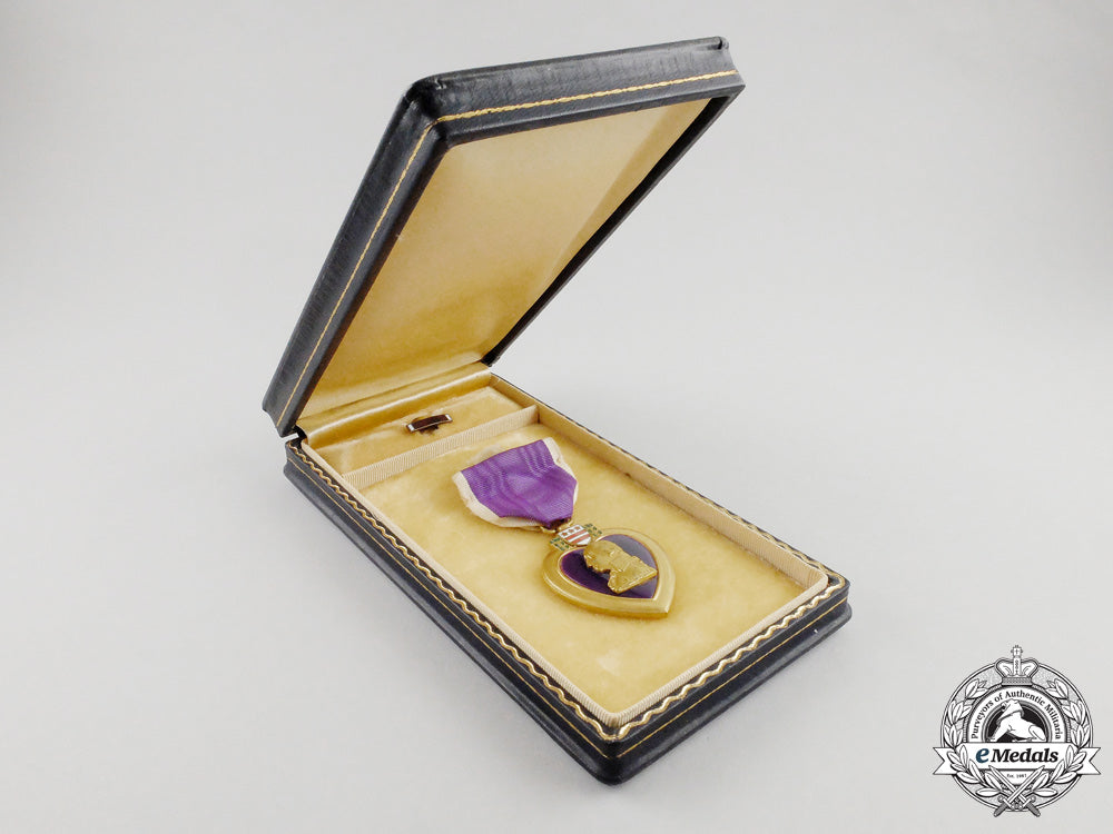 an_american_type_iii(1943-1945)_purple_heart_with_boutonniere_in_its_case_of_issue_k_296_3