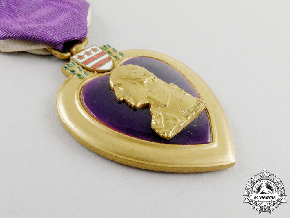 an_american_type_iii(1943-1945)_purple_heart_with_boutonniere_in_its_case_of_issue_k_301_3