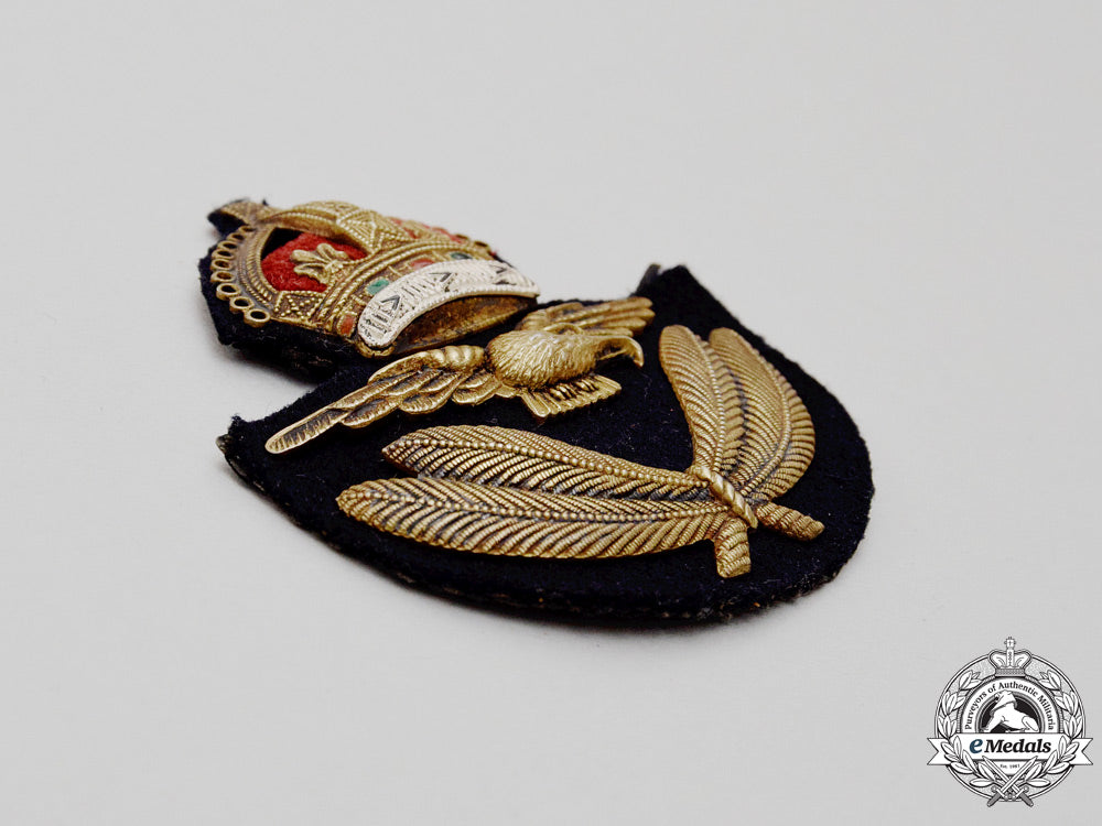 a_second_war_royal_canadian_air_force(_rcaf)_officer's_cap_badge_k_321_2