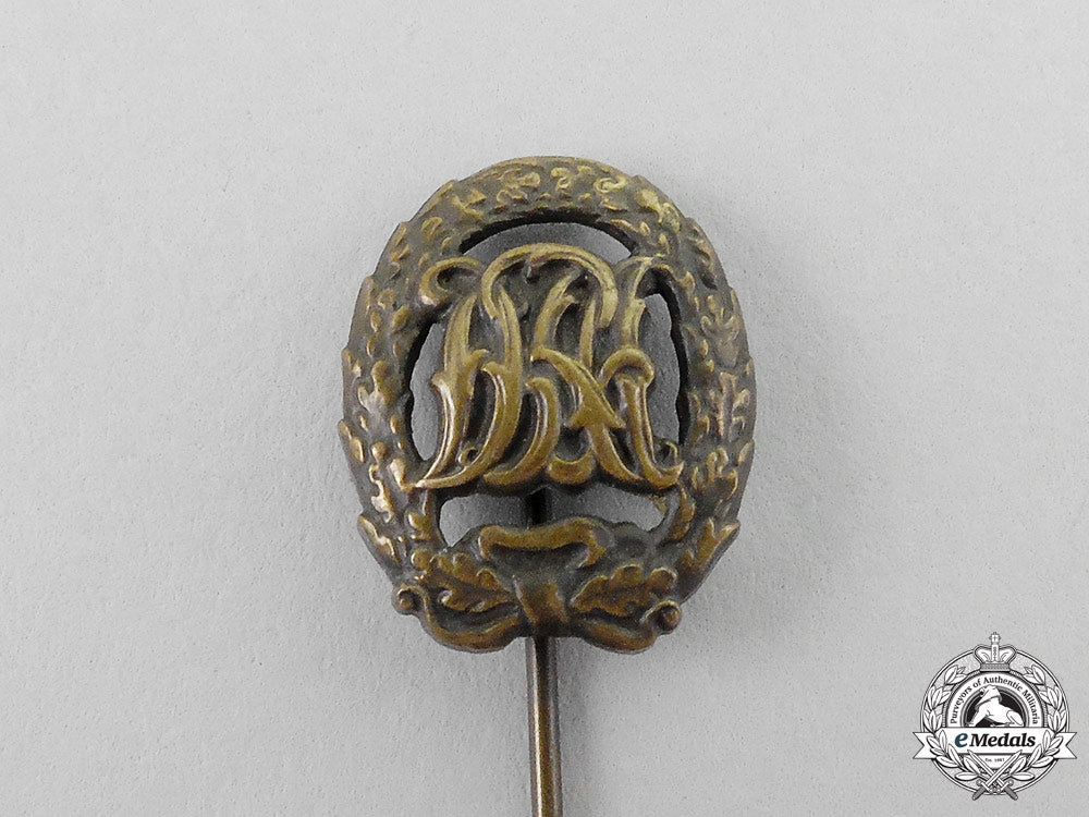 a_silver_grade_drl_sports_badge_with_miniature_stickpin;1957_version_k_331_2