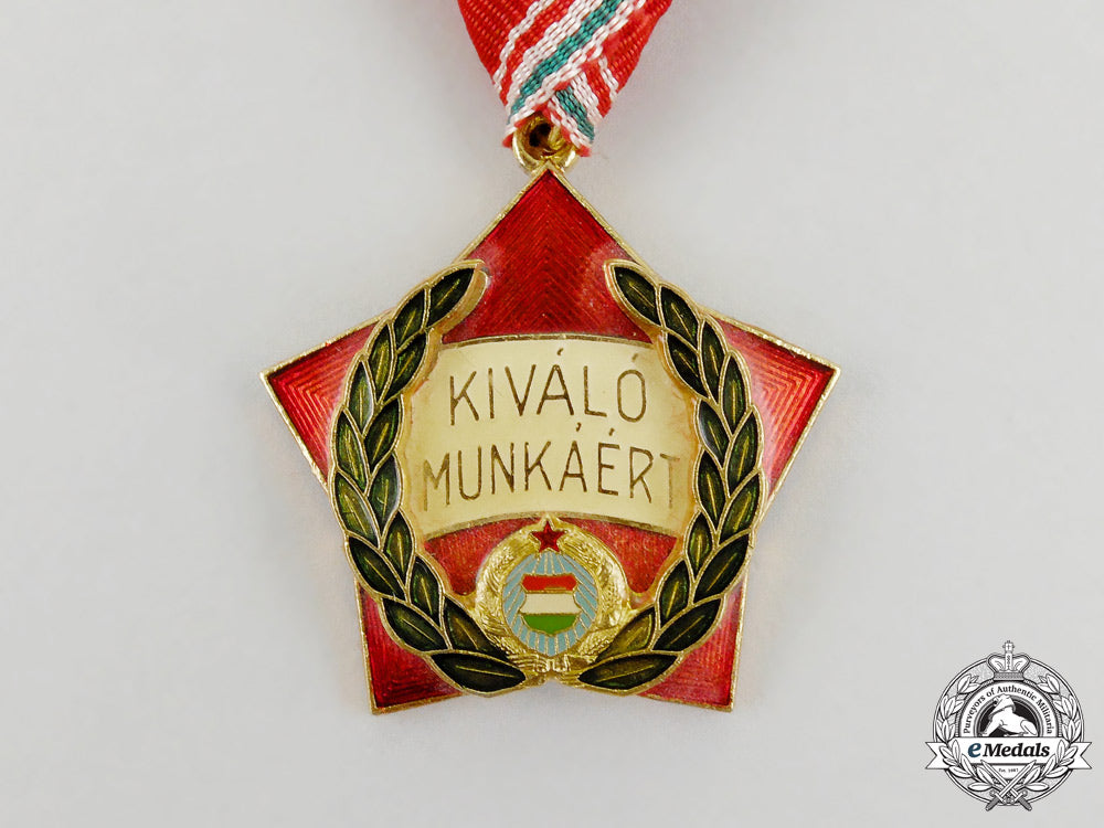a_socialist_hungary_medal_for_outstanding_production_and_work_service_k_370_1