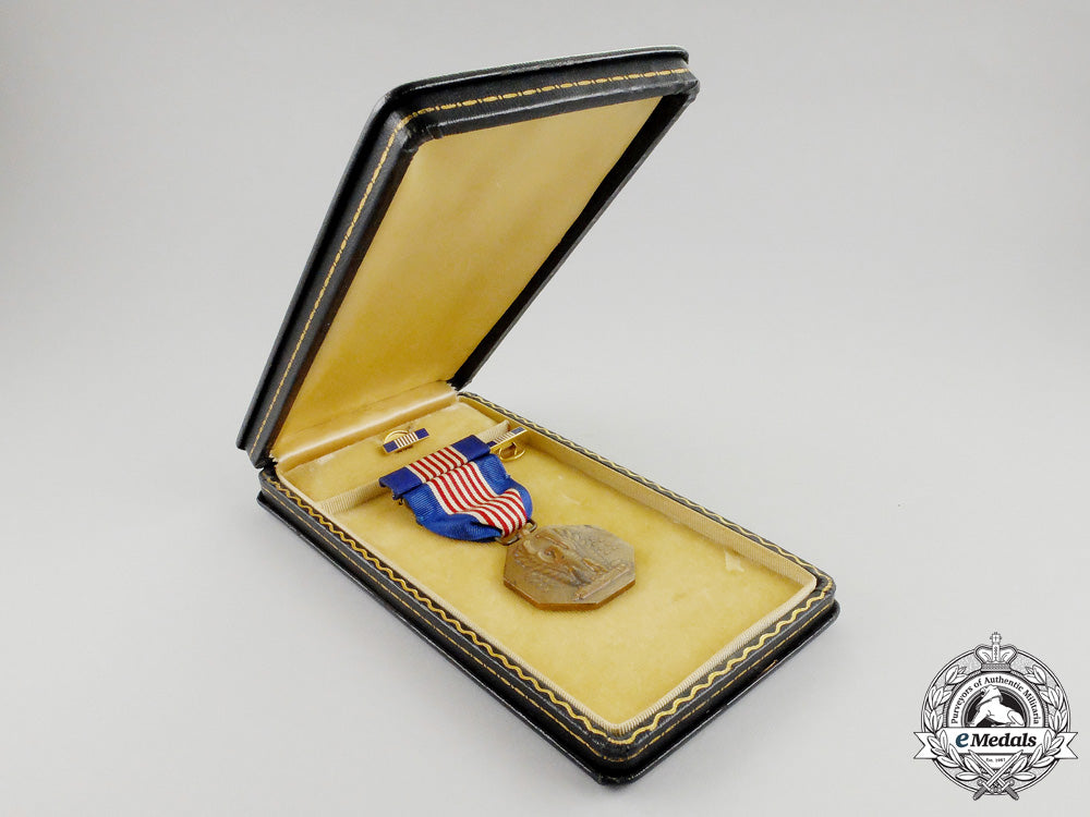 a_second_war_american_soldier's_medal_with_case_k_422_3