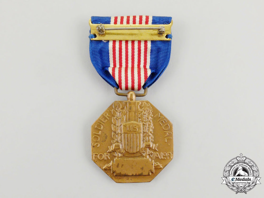 a_second_war_american_soldier's_medal_with_case_k_426_2