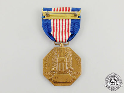 a_second_war_american_soldier's_medal_with_case_k_426_2