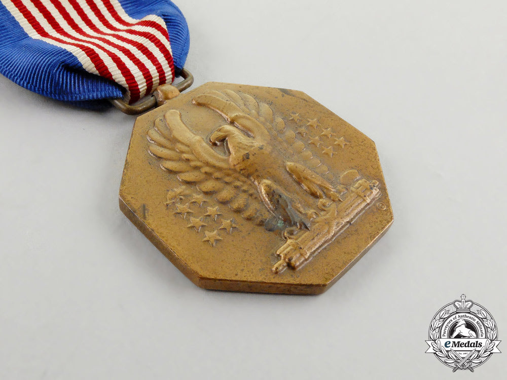 a_second_war_american_soldier's_medal_with_case_k_427_2