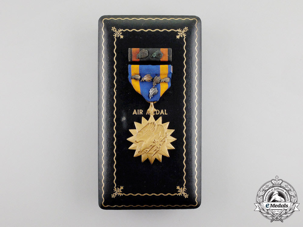 an_american_air_medal_with5_oakleaves&_numbered_k_455_1