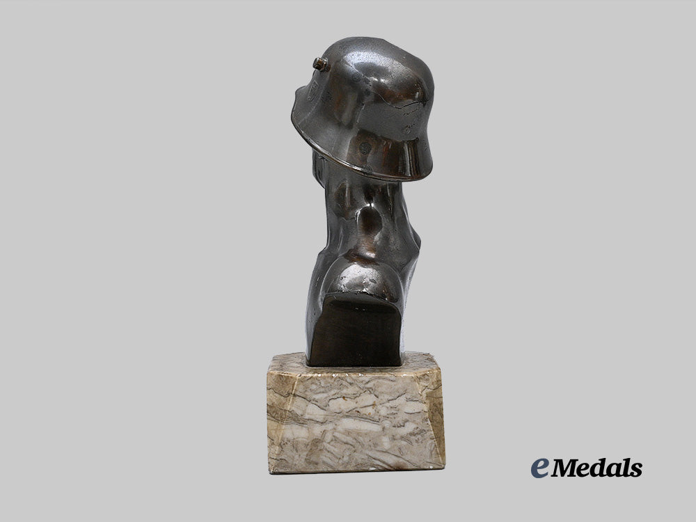 germany,_heer._a_bust_of_a_heer_soldier_e_medals__g62770_4