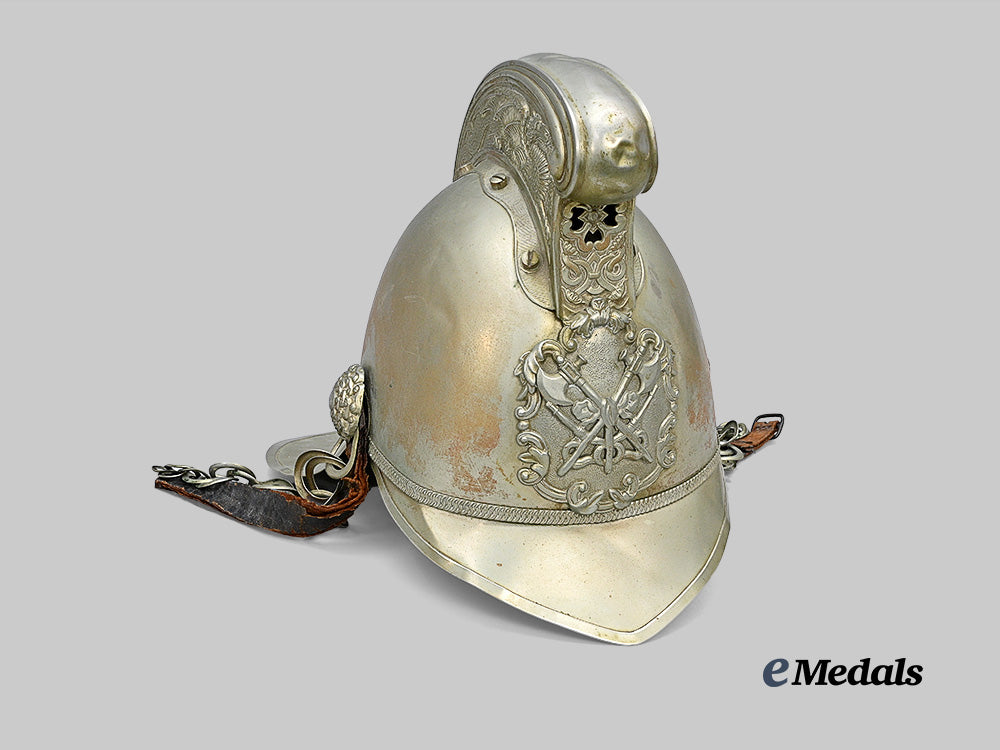 united_kingdom._a_merryweather_fire_service_helmet,_c.1900_e_medals__g_b8325_3