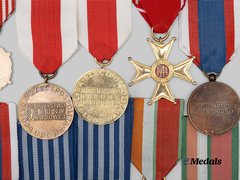 poland,_republic._a_lot_of_medals&_awards_e_medals__e_u24894_10
