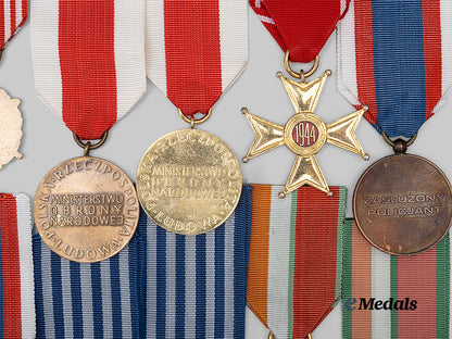 poland,_republic._a_lot_of_medals&_awards_e_medals__e_u24894_10