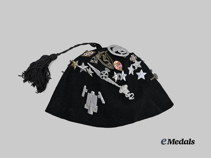 italy,_fascist_state._a_youth_g_i_l_fez_with_badges_and_pins_e_medals__e_u24899_2