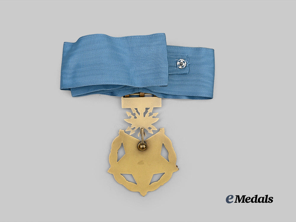 united_states._an_air_force_medal_of_honor_in_case_of_issue_e_medals__w8656_7