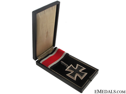 knight's_cross_of_the_iron_cross1939-1957_issue_knight_s_cross_o_5097edc41b50c