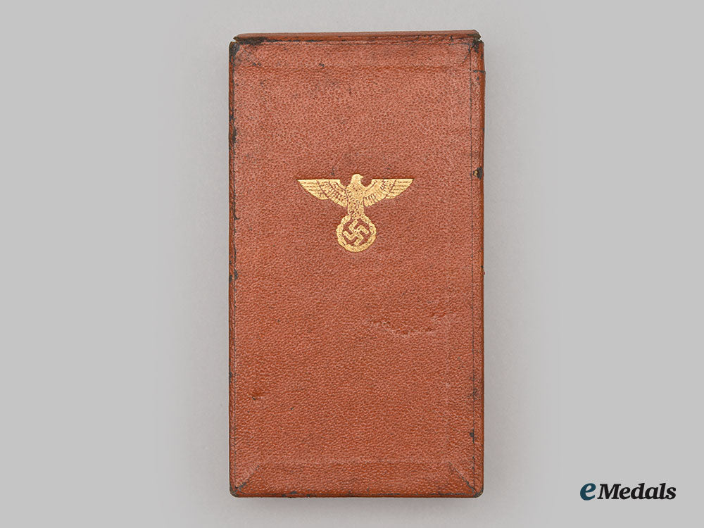 germany,_nsdap._a_long_service_award,_iii_class_for10_years_with_case,_by_karl_wurster_l22__mnc4180_101