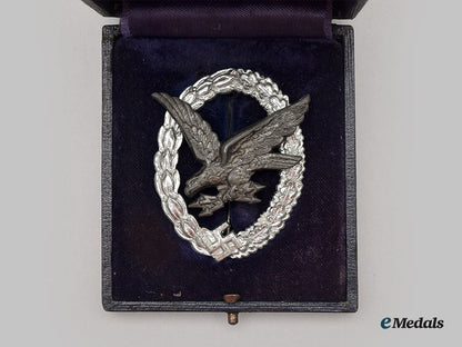 germany,_luftwaffe._an_radio_operator_and_air_gunner_badge,_with_case,_by_berg&_nolte_l22__mnc4194_109