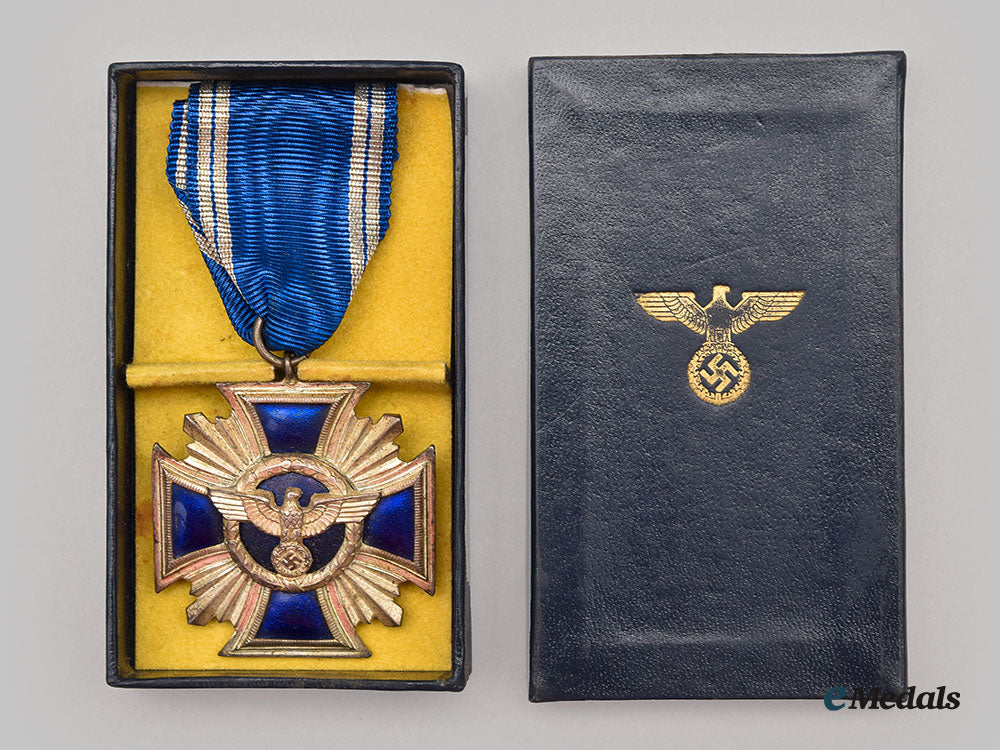 germany,_nsdap._a_long_service_award,_ii_class_for15_years_with_case,_by_karl_wurster_l22__mnc4207_117