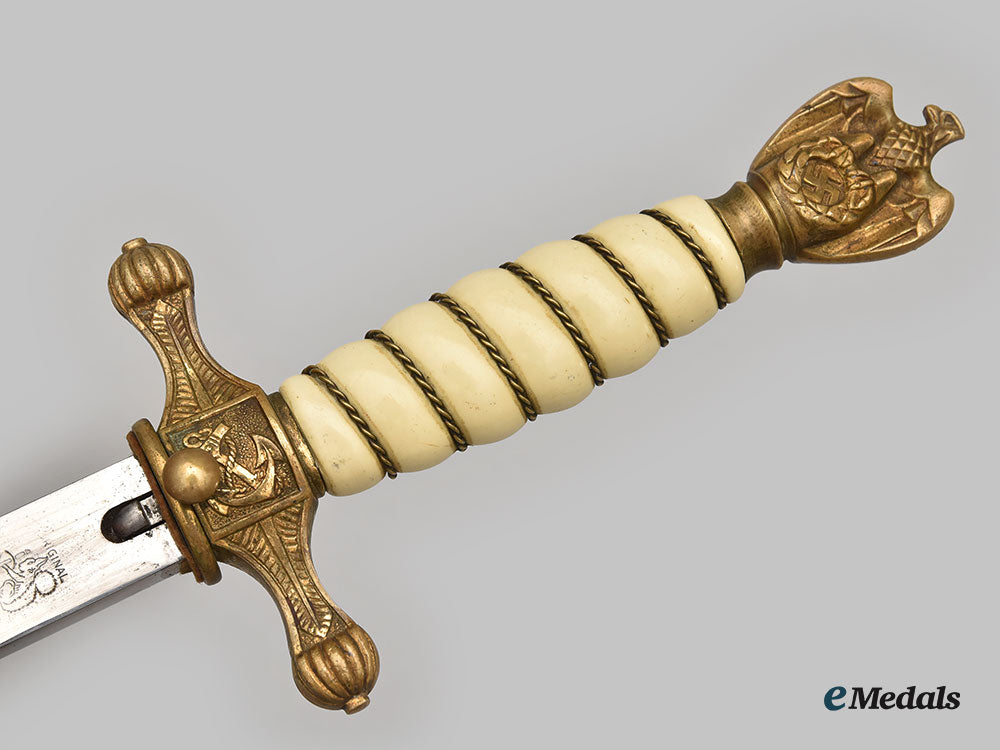 germany,_kriegsmarine._an_officer’s_dress_dagger,_by_carl_eickhorn_l22__mnc4722_065