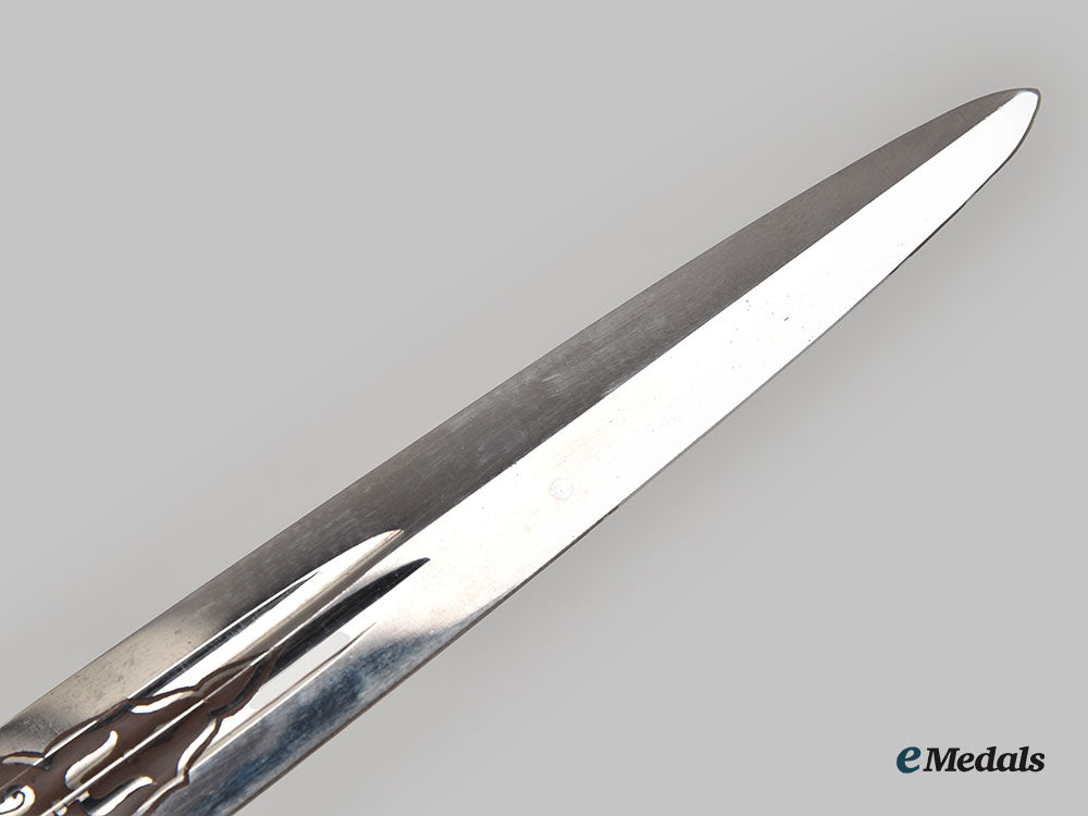germany,_kriegsmarine._an_officer’s_dress_dagger,_by_carl_eickhorn_l22__mnc4726_068