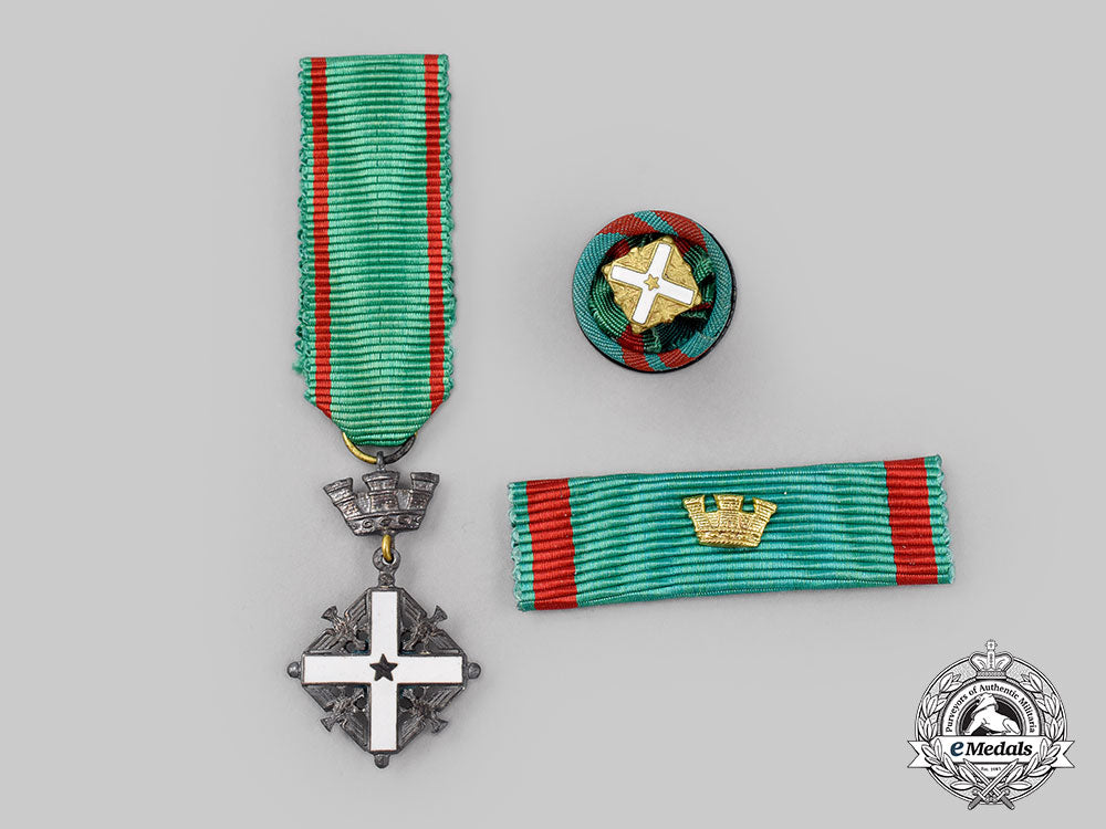 italy,_republic._an_order_of_merit_of_the_italian_republic,_commander_and_case_by_s._johnson_l22_l22_mnc9615_500_950_1