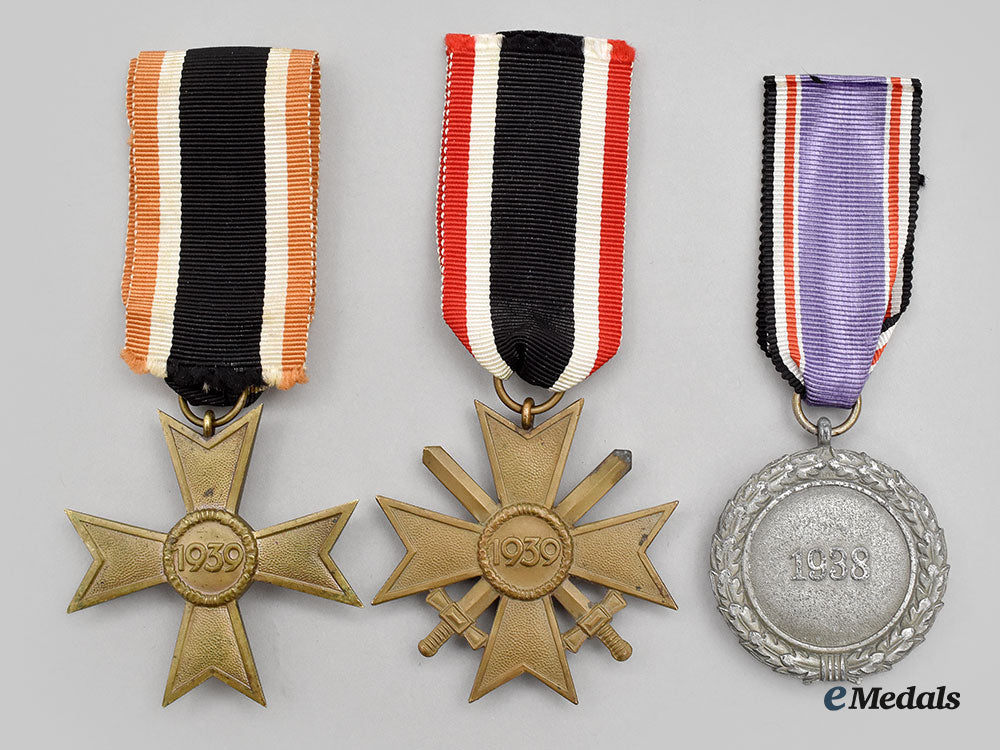 germany,_third_reich._a_mixed_lot_of_decorations_l22_mnc0016_251