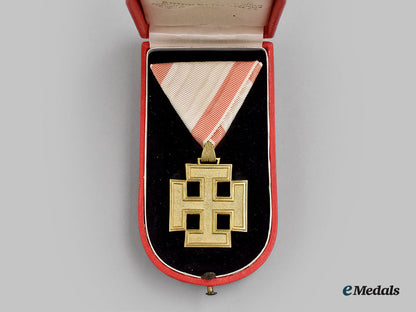 austria,_republic._an_honour_badge_for_the_merit_of_the_republic_of_austria,_gold_merit_cross_by_reitterer_l22_mnc0025_498