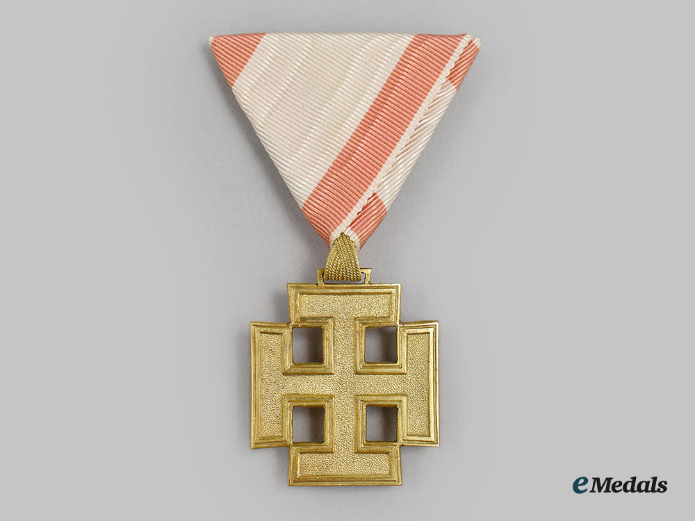 austria,_republic._an_honour_badge_for_the_merit_of_the_republic_of_austria,_gold_merit_cross_by_reitterer_l22_mnc0030_495