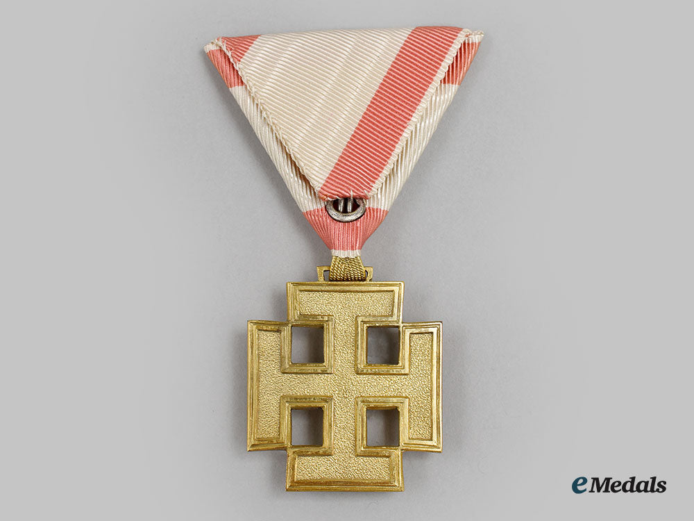 austria,_republic._an_honour_badge_for_the_merit_of_the_republic_of_austria,_gold_merit_cross_by_reitterer_l22_mnc0032_494