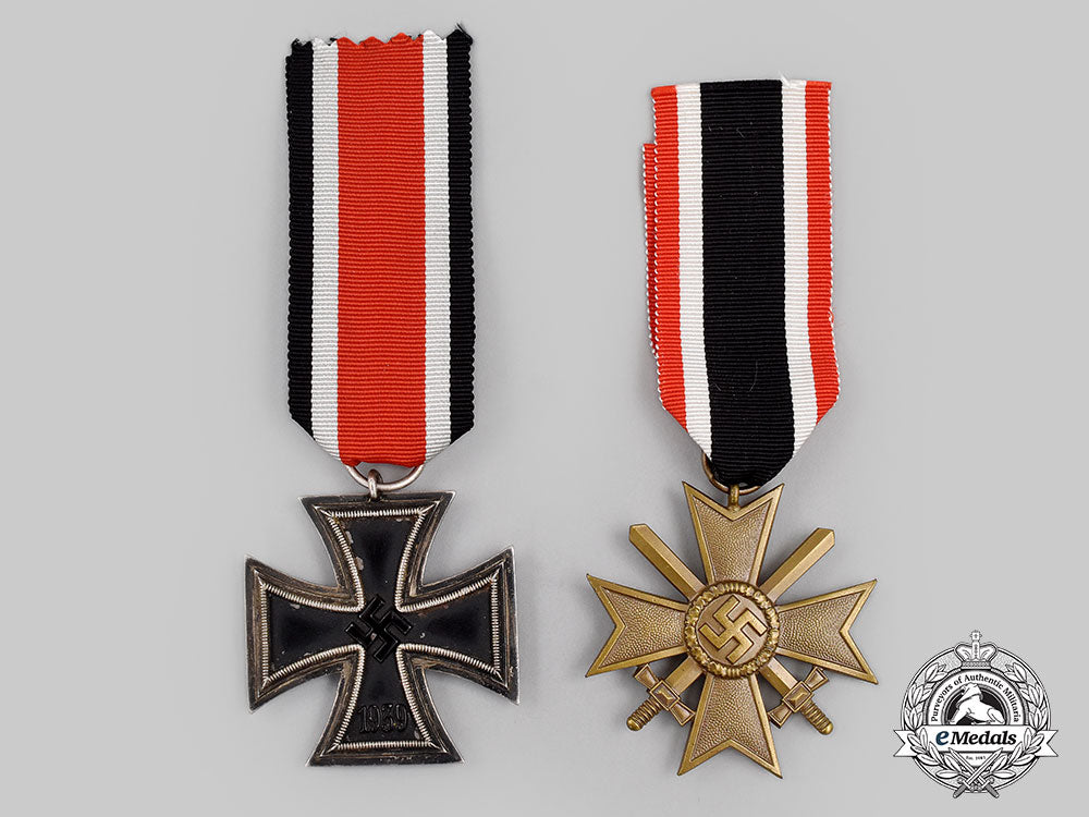 germany,_wehrmacht._a_pair_of_service_decorations_l22_mnc0059_122