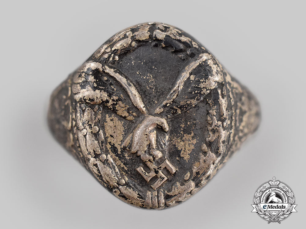 germany,_luftwaffe._a_pilot’s_badge_silver_ring_l22_mnc0066_126