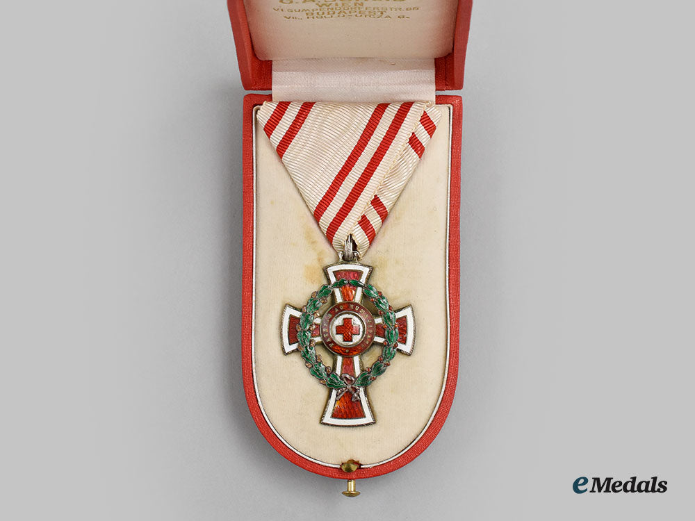 austria,_imperial._an_honour_decoration_of_the_red_cross,_ii_class_cross_by_g.a_scheid_l22_mnc0168_460