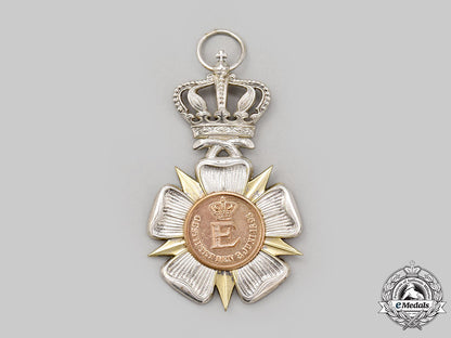 lippe-_detmold,_principality._a_rare_lippe_rose_medal_of_honour_for_art_and_science,_i_class_with_crown,_by_c.f._zimmermann,_c.1905_l22_mnc0179_983