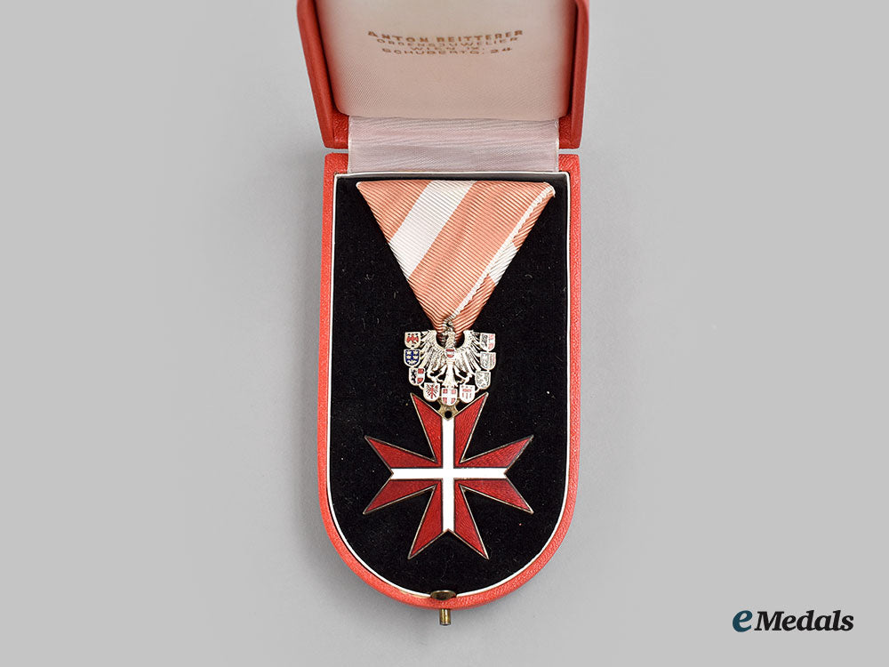 austria,_republic._a_decoration_of_honour,_silver_cross_of_honour_with_case,_by_anton_reitterer_l22_mnc0181_468