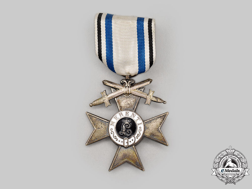 bavaria,_kingdon._a_military_merit_cross,_ii_class_with_swords_and_case,_by_gebrüder_hemmerle_l22_mnc0224_007_1