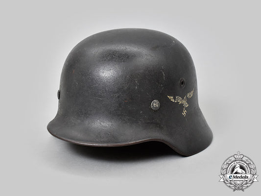 germany,_luftwaffe._a_single-_decal_m40_stahlhelm,_by_sächsische_emaillier-_und_stanzwerke_l22_mnc0233_129
