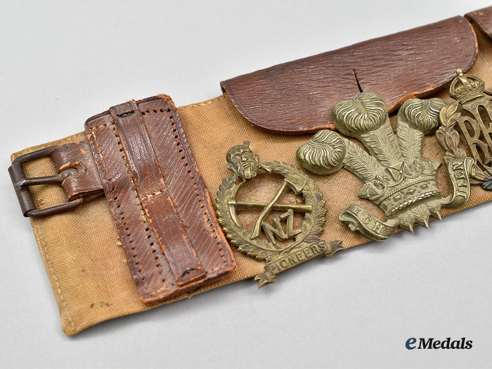 united_kingdom._a_first_world_war_belt_with_souvenir_buttons_and_cap_badges_l22_mnc0292_558