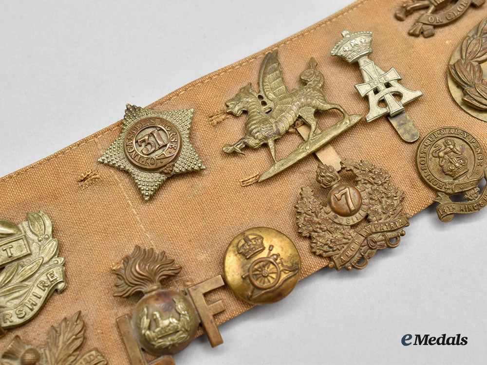 united_kingdom._a_first_world_war_belt_with_souvenir_buttons_and_cap_badges_l22_mnc0294_560